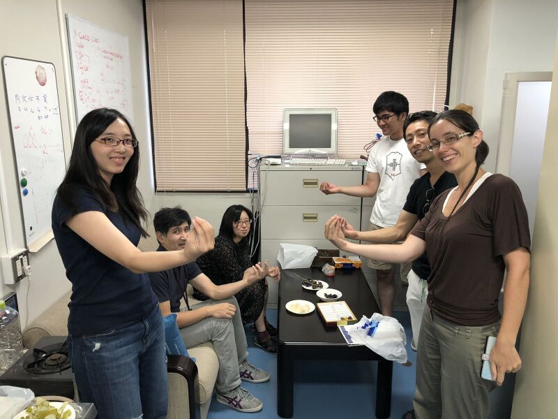 File:1600px-In laboratory1.jpeg